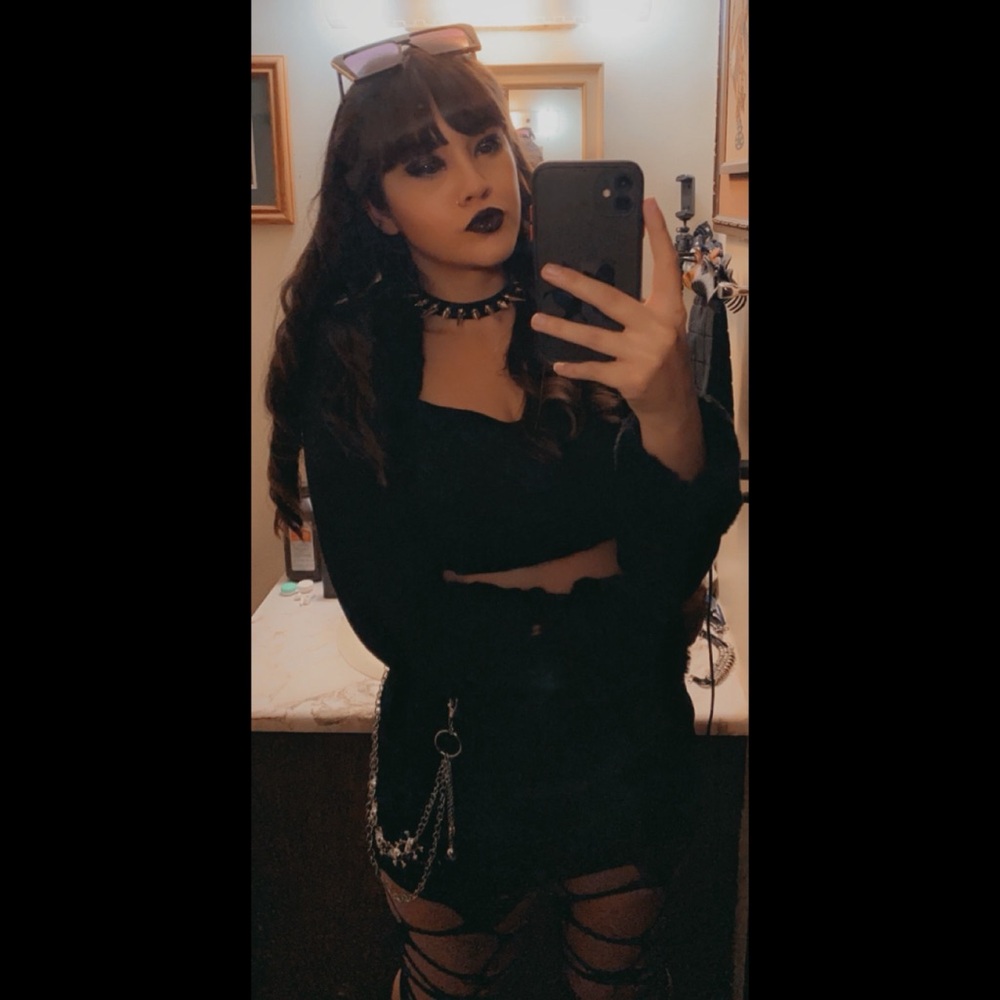 Your friendly seller, Emiley!